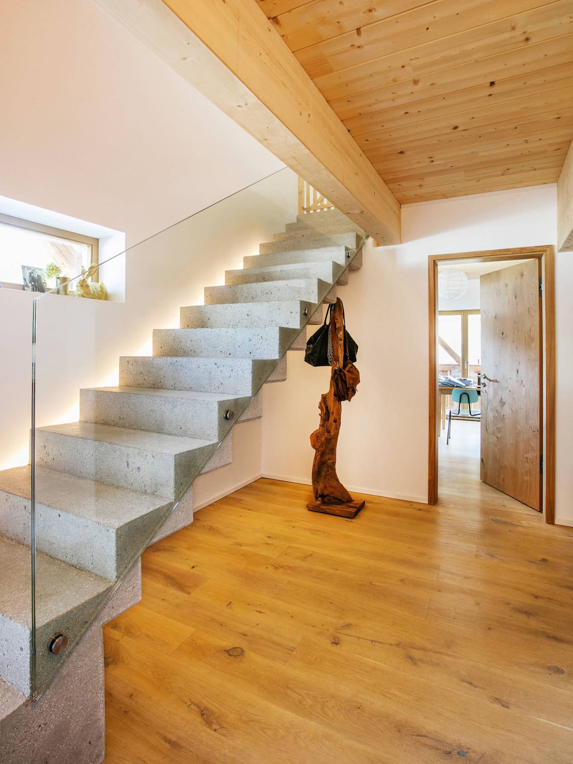 Hausbesuch, Heustadel, Renovierung, altes Haus, Stiege, Servus