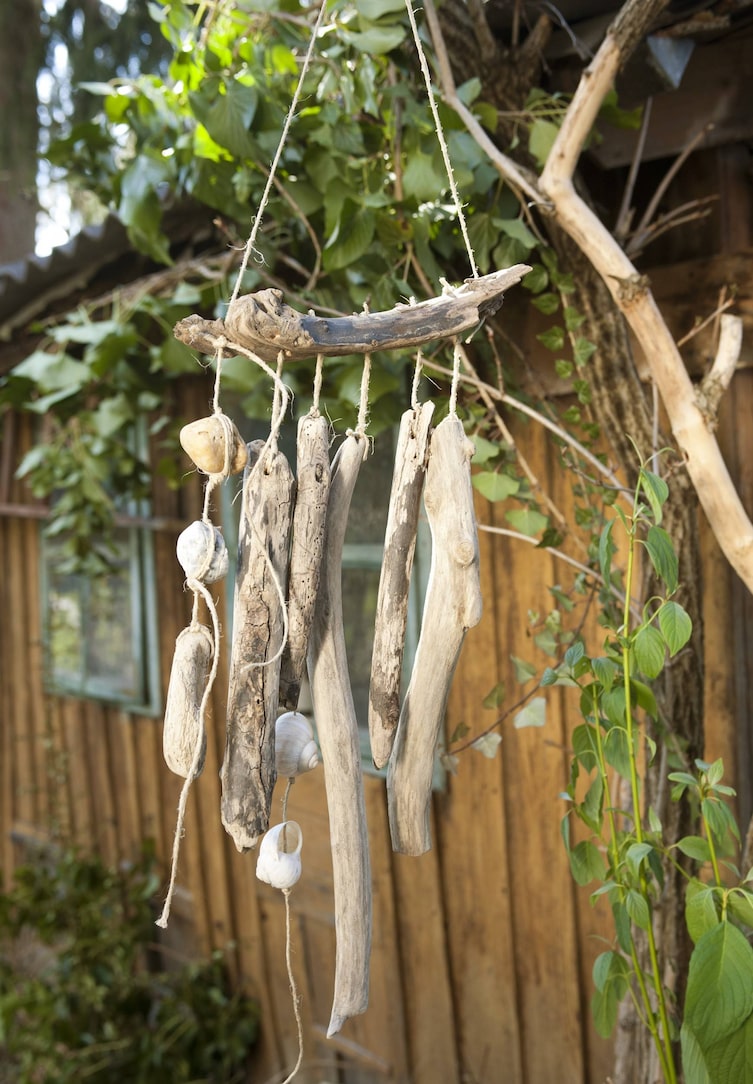 Windspiel aus Schwemmholz (Bild: Katharina Gossow)