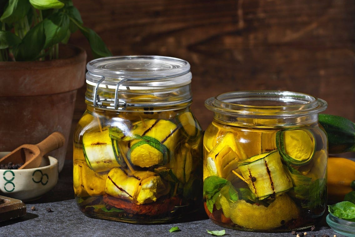 Zucchiniröllchen, Käsefüllung, eingelegt, eingemacht, Zucchini, Einmachglas, Servus Rezept